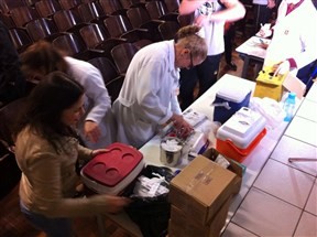 Secretaria de Saúde de Maringá vacina alunos do Colégio Gastão Vidigal na manhã desta quarta-feira (24)